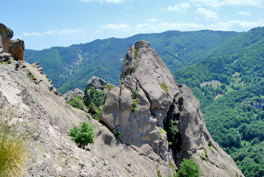 Караджов камък