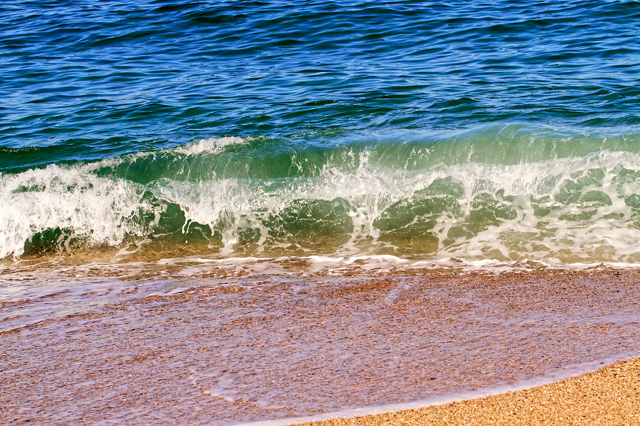 Море плаж пясък вълни