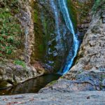 Туристически маршрут под пръските на водопада